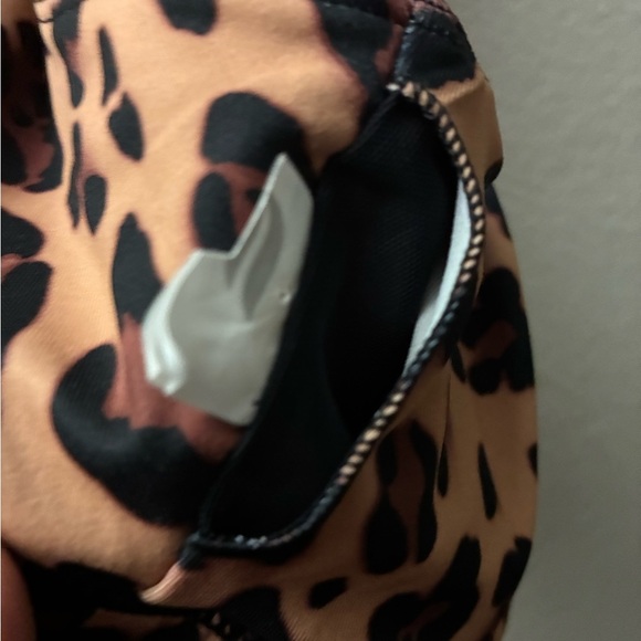 Fabletics Oasis Twist Medium Impact Sports Bra Leopard Print - Picture 10 of 14